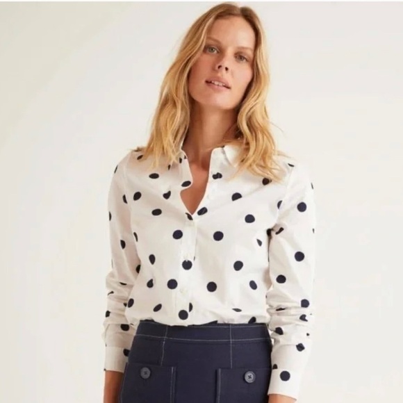 Boden Tops - Boden Button Down The Classic White Navy Blue